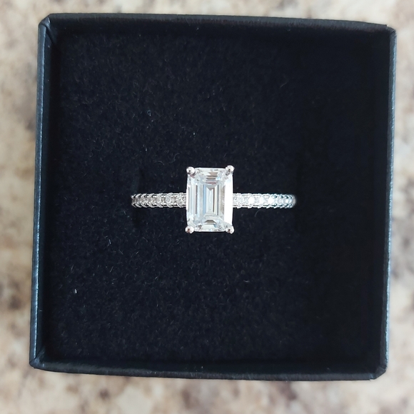 1 Carat Emerald Cut Rectangular Moissanite 925 Silver Engagement Wedding… - Picture 2 of 10